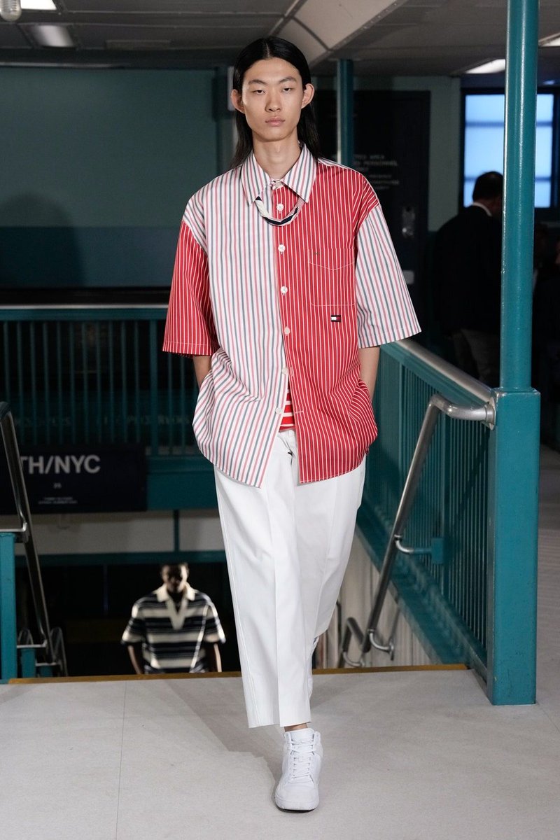 See every look from the Tommy Hilfiger Spring 2025 collection:
voguerunway.visitlink.me/Q3tf3G