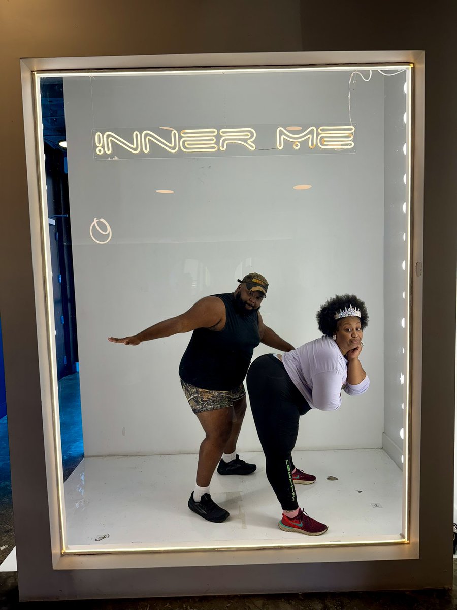 KyngCassius's tweet photo. Only my big sis can get me to come to
A Twerk Session Class at Inner Me Studios for her birthday!
I got some new moves now!! ๐
๐
Work out for Sunday Funday !!#TwerkSum #TwerkClass #DanceFitness #ThrowDatAss https://t.co/iNMO60pEBB