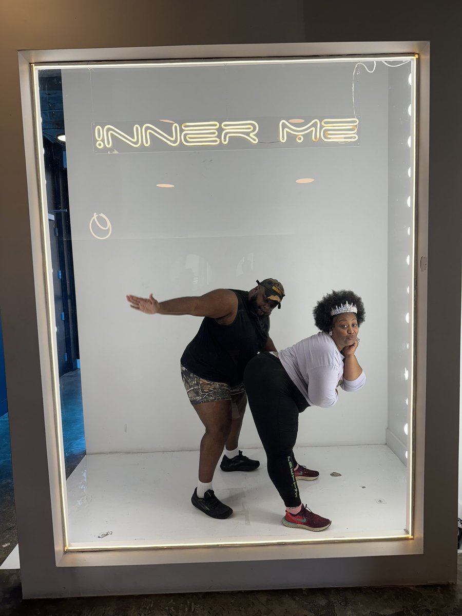 KyngCassius's tweet photo. Only my big sis can get me to come to
A Twerk Session Class at Inner Me Studios for her birthday!
I got some new moves now!! ๐
๐
Work out for Sunday Funday !!#TwerkSum #TwerkClass #DanceFitness #ThrowDatAss https://t.co/iNMO60pEBB