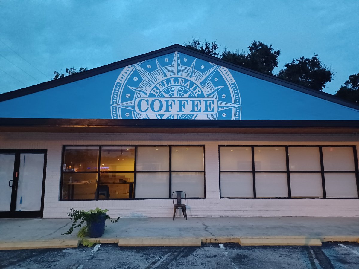 imcorinnemec's tweet photo. Finished product... #BelleairCoffee logo. #handpainted #signart https://t.co/NiSXxINHZT