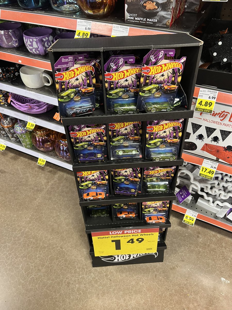 I don’t know much about #hotwheels but never seen these before, very cool. Exclusive?