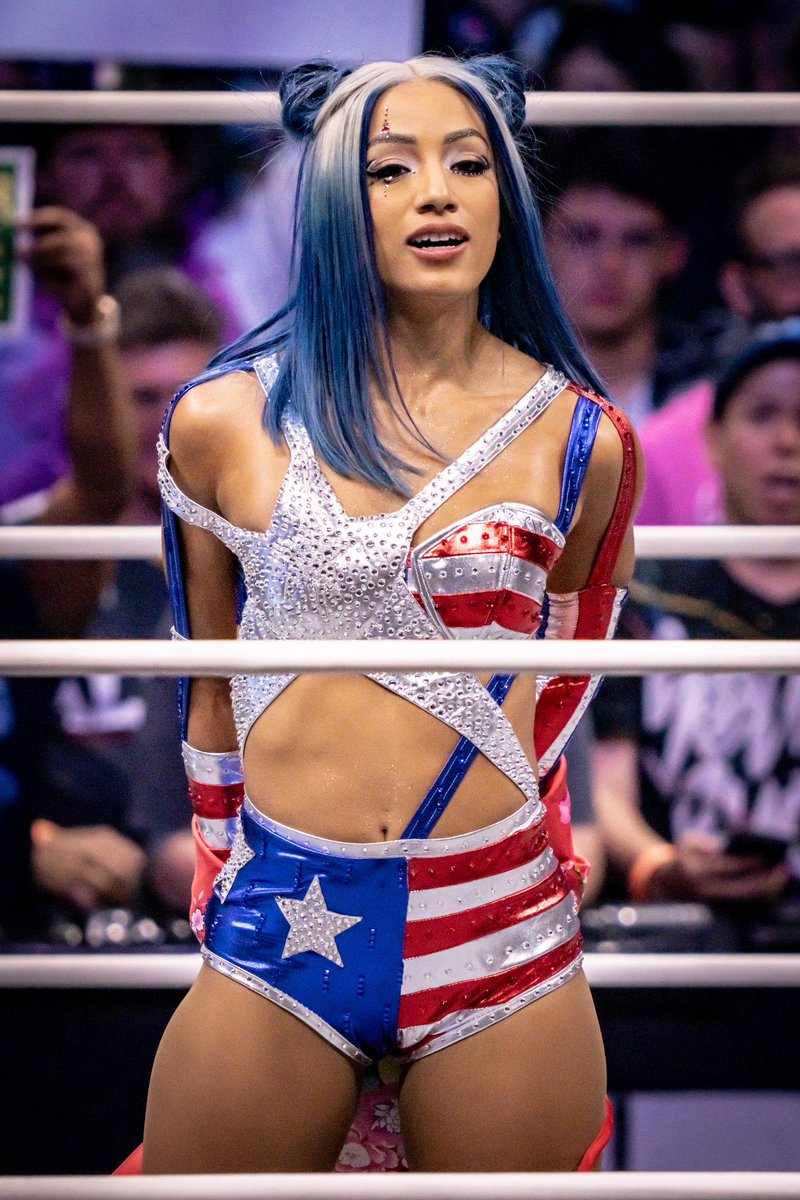 KV, M: such a lil’ gem. ﹩ NOT @MercedesVarnado tweet media