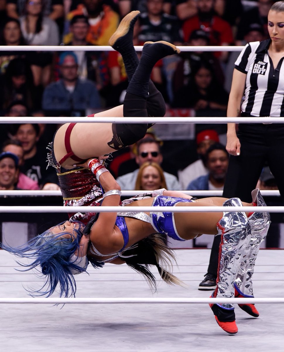 KV, M: such a lil’ gem. ﹩ NOT @MercedesVarnado tweet media