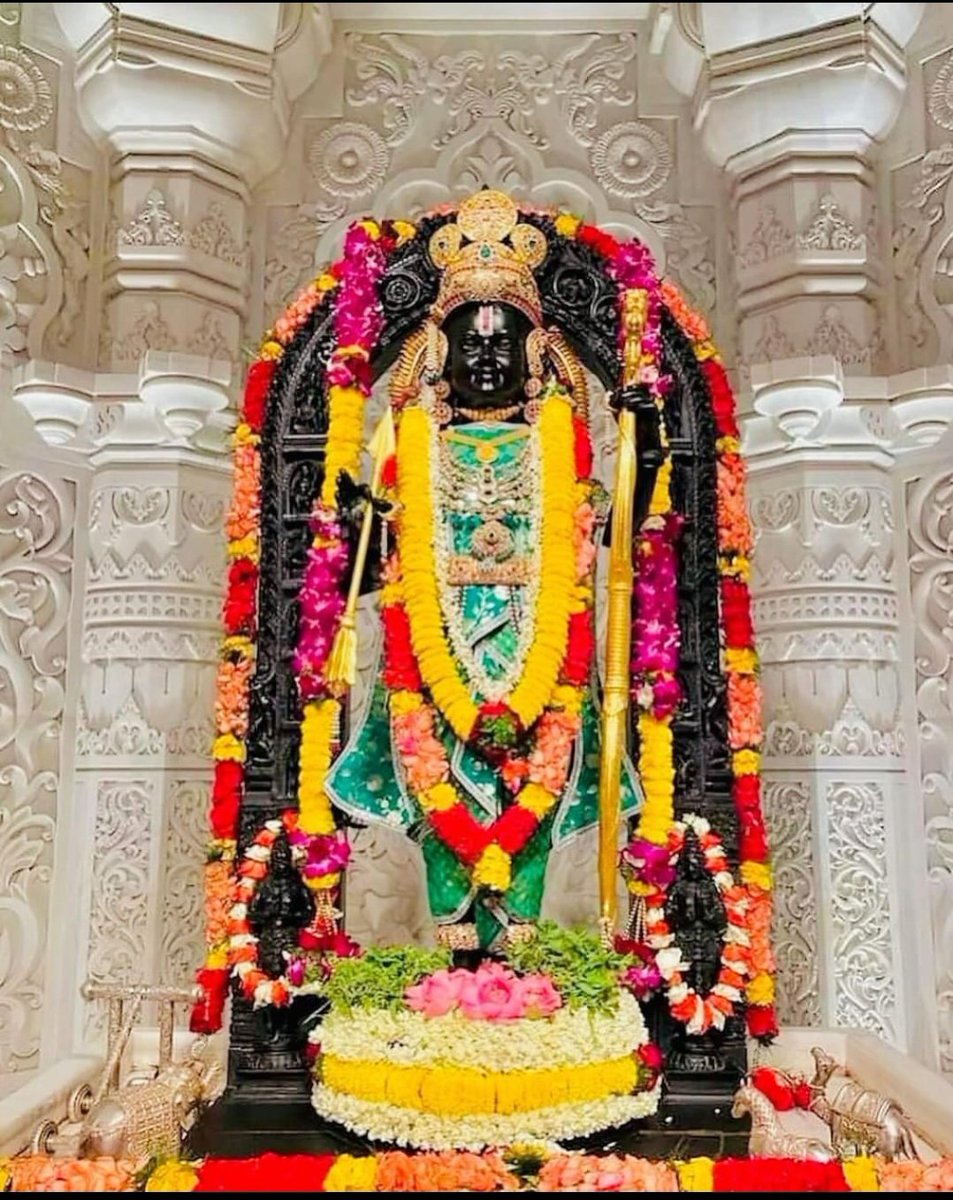 V_arsha_'s tweet image. कट जाए हर विपदा पूर्ण हो जाए हर काम,
हर लेते हैं हर संकट, प्रभु का लेता है जो नाम 

 बोलो राम राम राम 🚩

प्रेम से बोलो &quot;जय श्री राम &quot; 🚩🙏