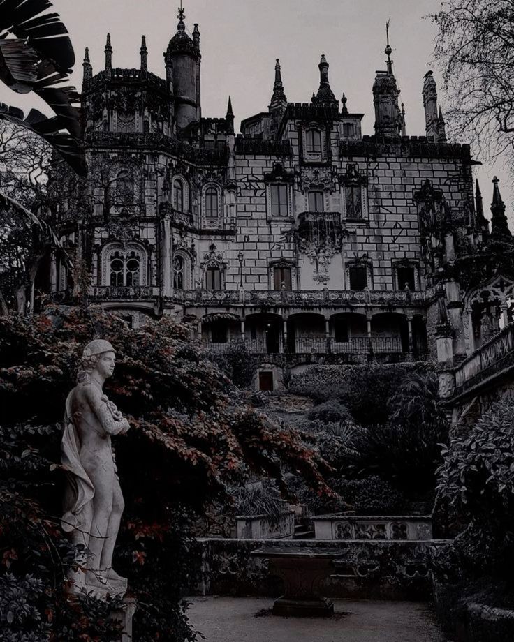 GothicEsthetic's tweet photo. Castle in Sintra , Portugal 
Quinta da Regaleira https://t.co/ODaXFFDcsr