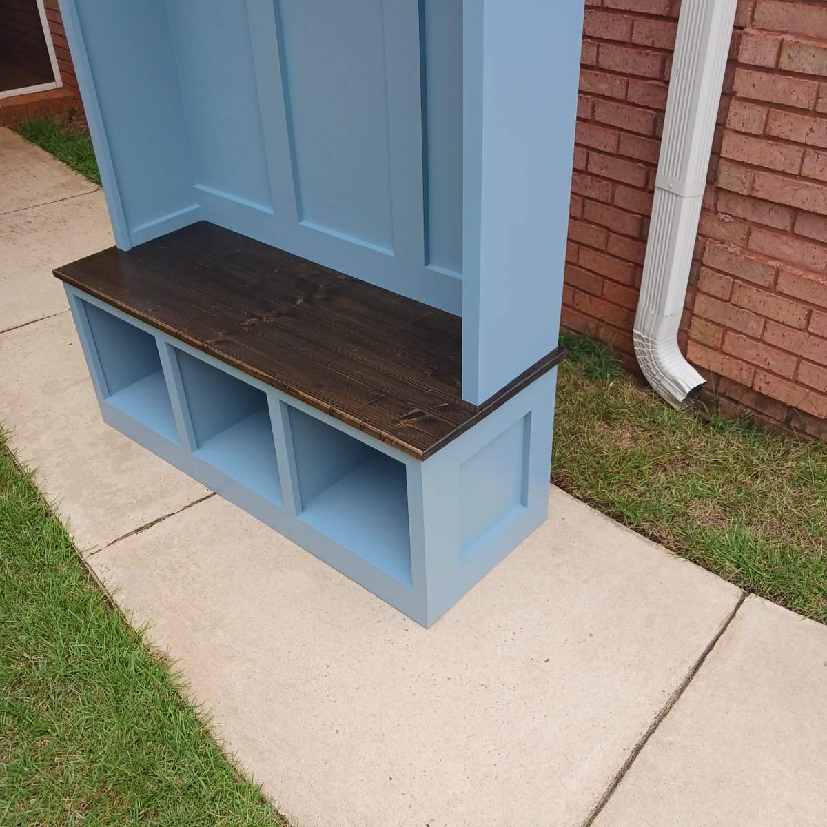 traffictechie's tweet image. Just finished another Halltree, It is for sale on mredsworkshop.com it is 48 inches wide and 84 inches tall. Shipping is included in it&apos;s price and the builder brings it to you personally.