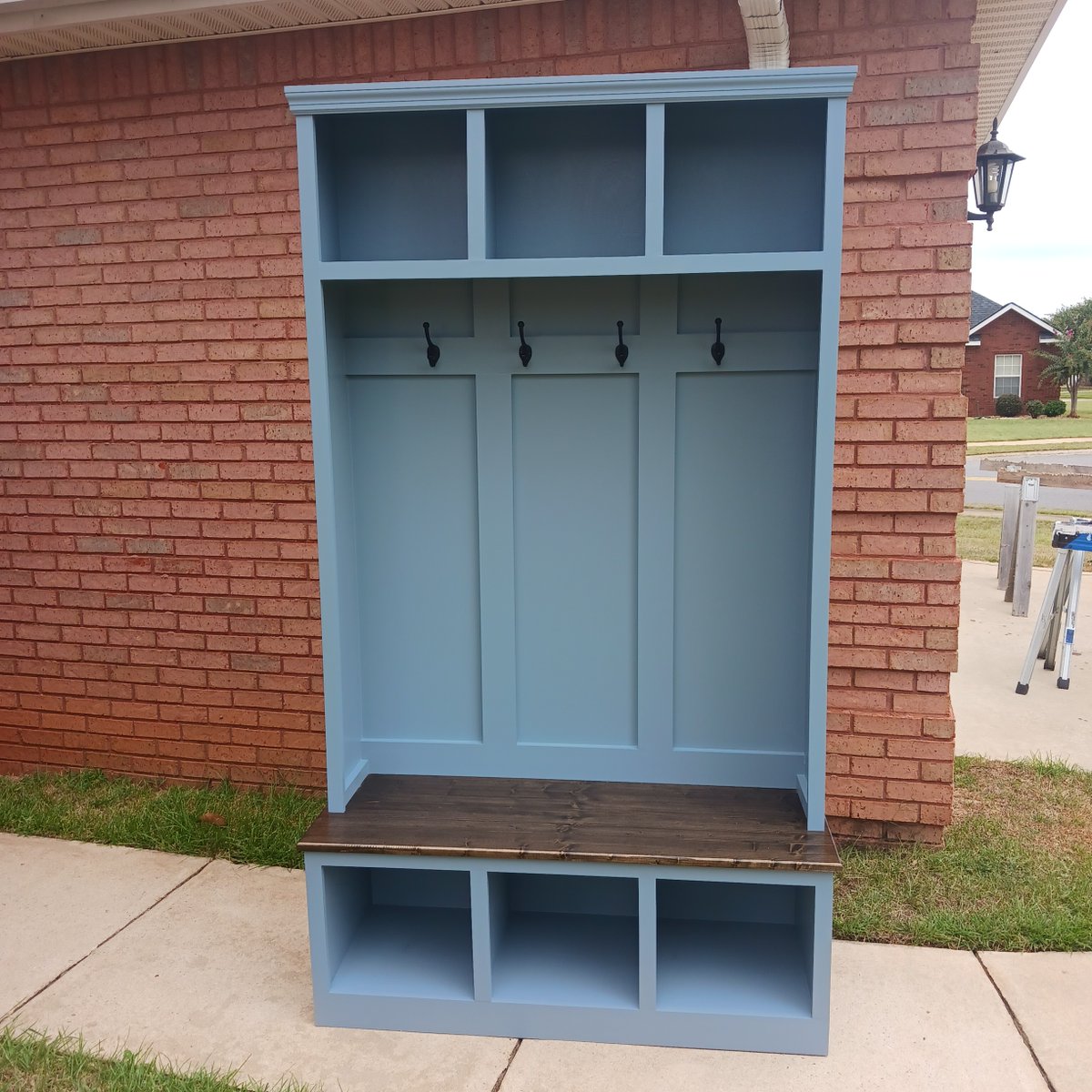 traffictechie's tweet image. Just finished another Halltree, It is for sale on mredsworkshop.com it is 48 inches wide and 84 inches tall. Shipping is included in it&apos;s price and the builder brings it to you personally.