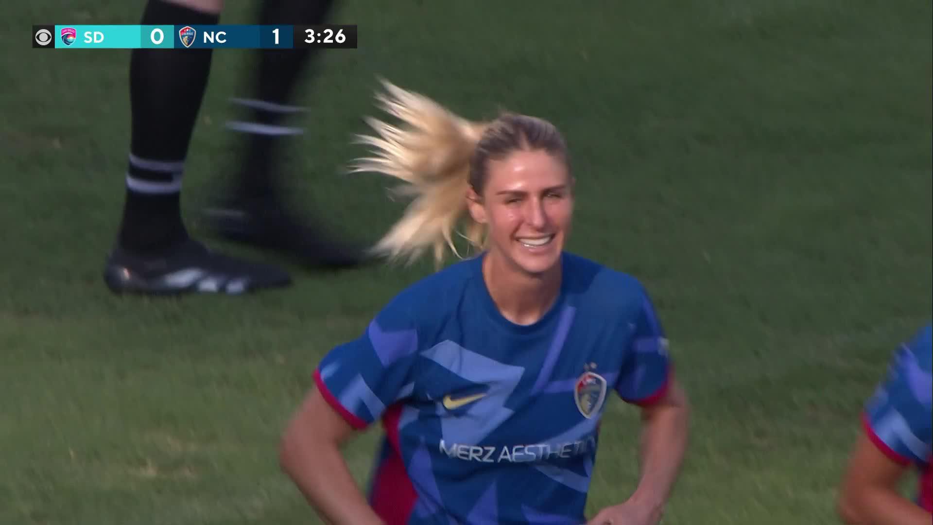 Haley Hopkins rises up with a perfect header to give @TheNCCourage the lead at Snapdragon Stadium 💫
