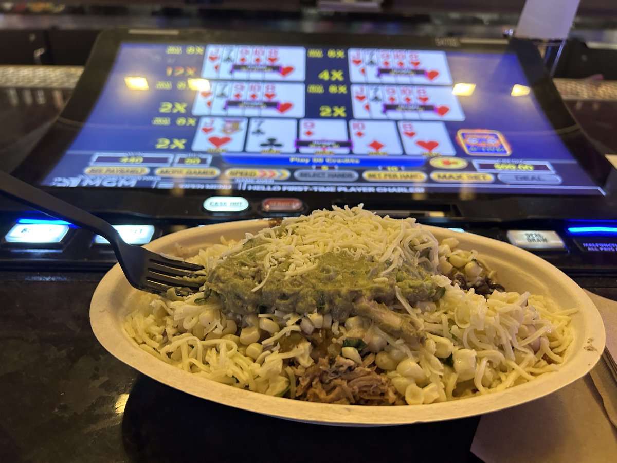 ctsmithiii's tweet image. #chipotle burrito bowl 4,953 at #oraclecloudworld in #vegas