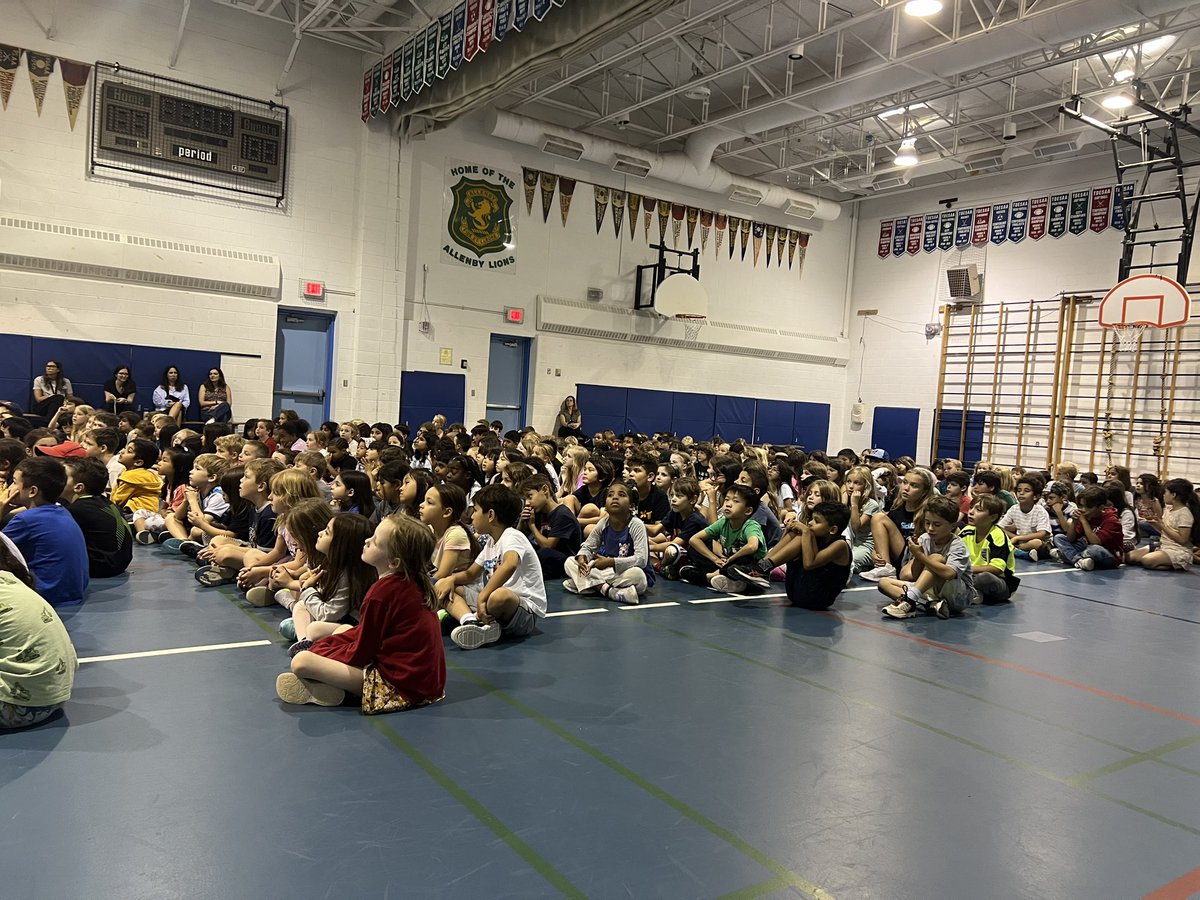mmerowlatt's tweet photo. We started the school year with our @AllenbyPS_TDSB Welcome Back Assembly! At Allenby, kindness and respect are at our core—everyone is valued, heard, and belongs. 💚💛🦁 #AllenbyPS #KindnessMatters #Belonging #RespectForAll @tdsb 🌈 https://t.co/t6xIzljmgo
