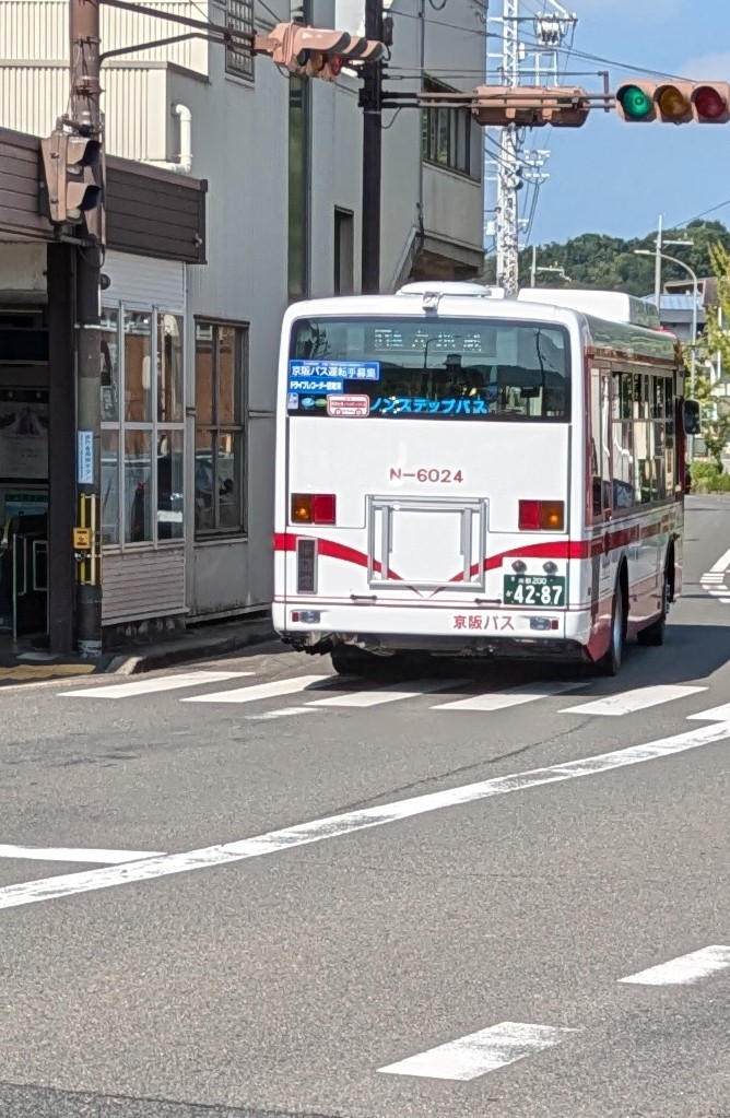 京阪バス　山科 DE3t7s0VYAACZ3e.jpg