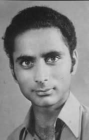 *सबसे ख़तरनाक होता है* 
*हमारे सपनों का मर जाना ।*
अवतार सिंह संधू (9 सितम्बर 1950 - 23 मार्च 1988), जिन्हें सब पाश के नाम से जानते हैं पंजाबी कवि और क्रांतिकारी थे।
नमन🙏🙏💐💐