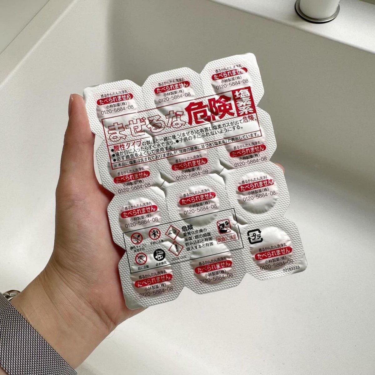 bckupacc99's tweet photo. Bagus sangat pipe deodorizing tablet ni, siapa yang pipe rumah dia selalu tersumbat &amp; keluar bau busuk tu wajib standby kat rumah. Lagi-lagi kalau duduk rumah bertingkat, tau-tau nanti keluar bau je 🤢 https://t.co/gyLvzo9IzX