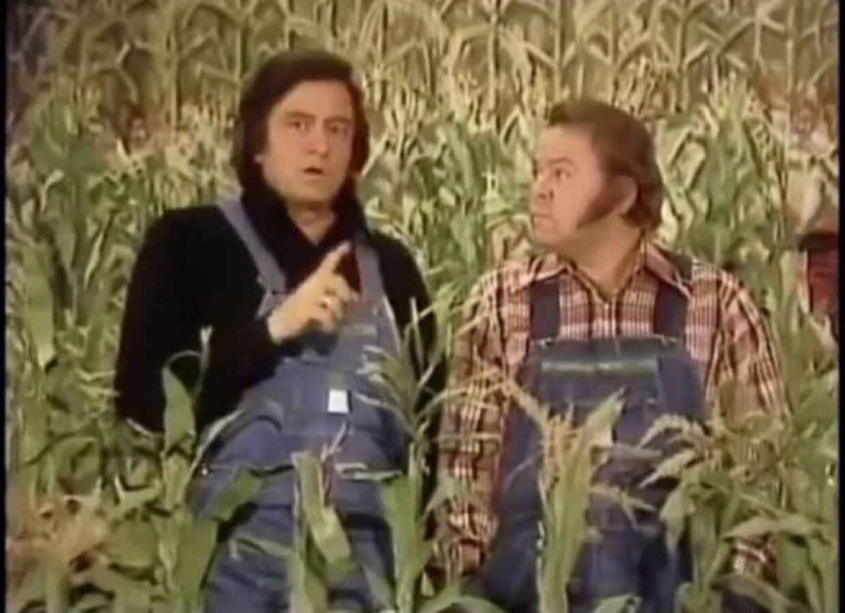 Super70sSports's tweet photo. In a surprisingly tense moment for Hee Haw fans, Johnny Cash popped up in the cornfield and told Roy Clark he would fucking kill him. https://t.co/q53n4dRMgE