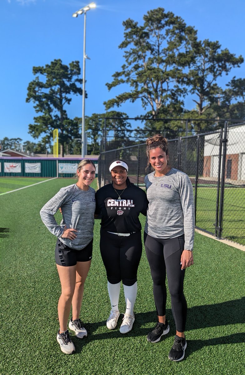 Ashlyn AJ Davis 2028 (@aj2_smooth) on Twitter photo It's was great receiving coaching and learning from two of the best to ever play softball <a href="/LSUsoftball/">LSU Softball</a>. <a href="/ciarabriggs88/">C I A R A</a> & <a href="/Tpleasants17/">Taylor Pleasants</a> on her birthday🎂 ! <a href="/Softball_La/">Louisiana High School Softball</a> It's was great receiving coaching and learning from two of the best to ever play softball <a href="/LSUsoftball/">LSU Softball</a>. <a href="/ciarabriggs88/">C I A R A</a> & <a href="/Tpleasants17/">Taylor Pleasants</a> on her birthday🎂 ! <a href="/Softball_La/">Louisiana High School Softball</a>