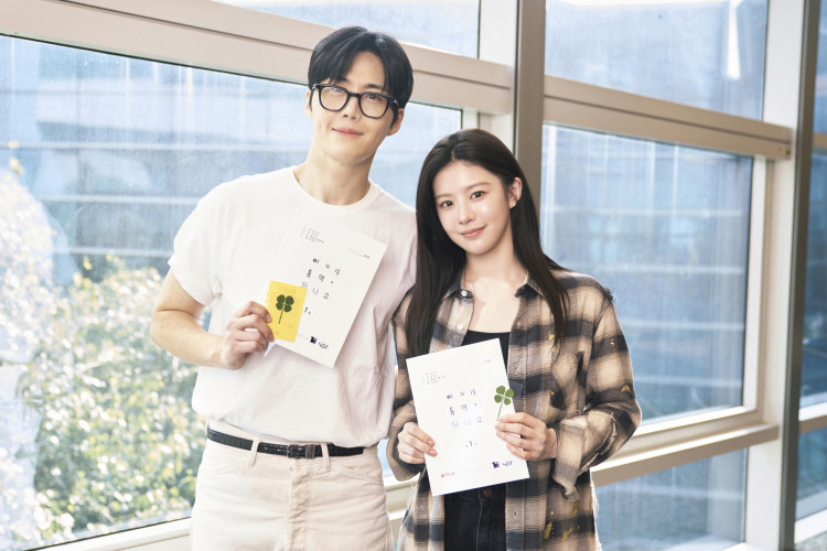 โกยุนจอง พูดถึงการร่วมงานกับคิมซอนโฮ ในซีรีส์เรื่อง Can This Love Be Transleted ? ระหว่างการให้สัมภาษณ์ว่า

"การถ่ายทำมีสนุกสนานขึ้นเรื่อย ๆ ค่ะ ซอนโฮโอปปากับฉันชอบเล่นมุขตลกเหมือน ๆ กัน แล้วเขามักจะหลอกให้ฉันตกหลุมพลางด้วยคำชมของเขา อย่างเช่น 'เธอแสดงดีมากเลยนะ