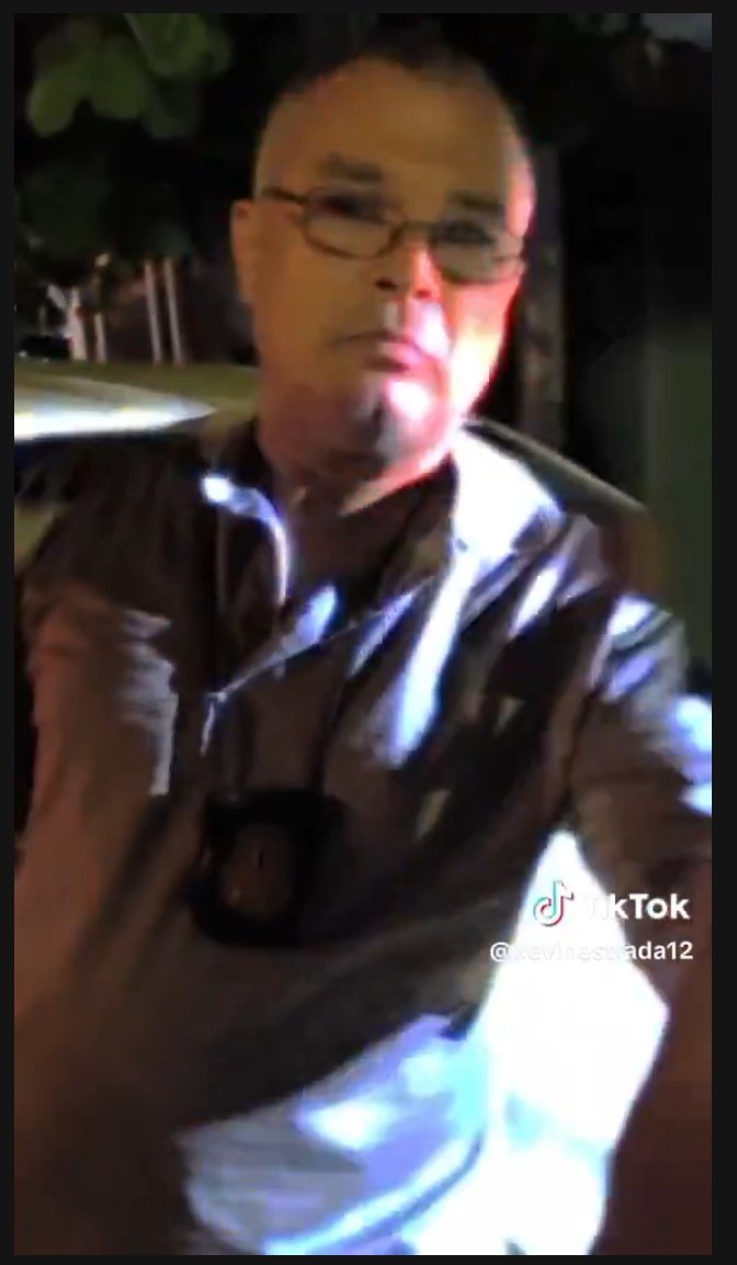 Aquí esta el policia que mandó a capturar a un delivery