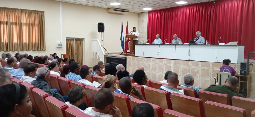 El Pleno Extraordinario del CP PCC en #Artemisa profundiza en el crecimiento de la militancia #ArtemisaJuntosSomosMás #RadioArtemisa <a href="/Isnail76/">Isnail Albiza</a> <a href="/GladysArtemisa/">Gladys Martínez Verdecia</a> <a href="/JuanBertico/">Juan Alberto Rodriguez</a> <a href="/LuisMorlote/">Luis Morlote Rivas</a> <a href="/YuzaimaCardona/">Yuzaima Cardona</a>