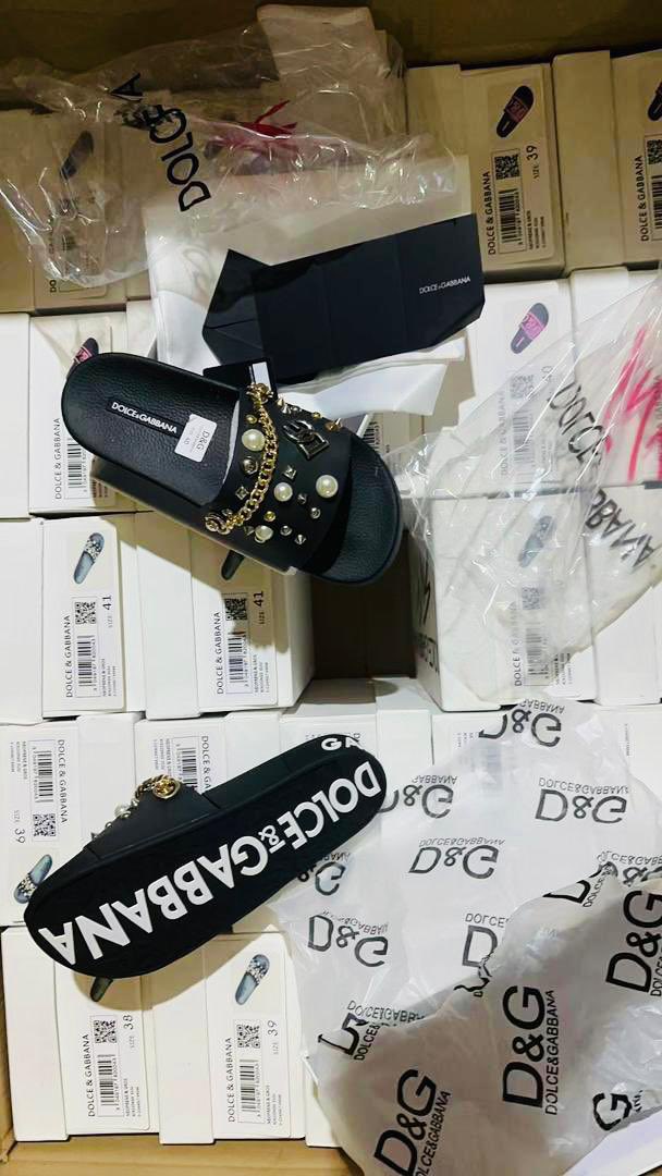 Itskweenbee's tweet photo. D &amp; G
37-43, 
42000
💯 top quality https://t.co/67894SsZL2