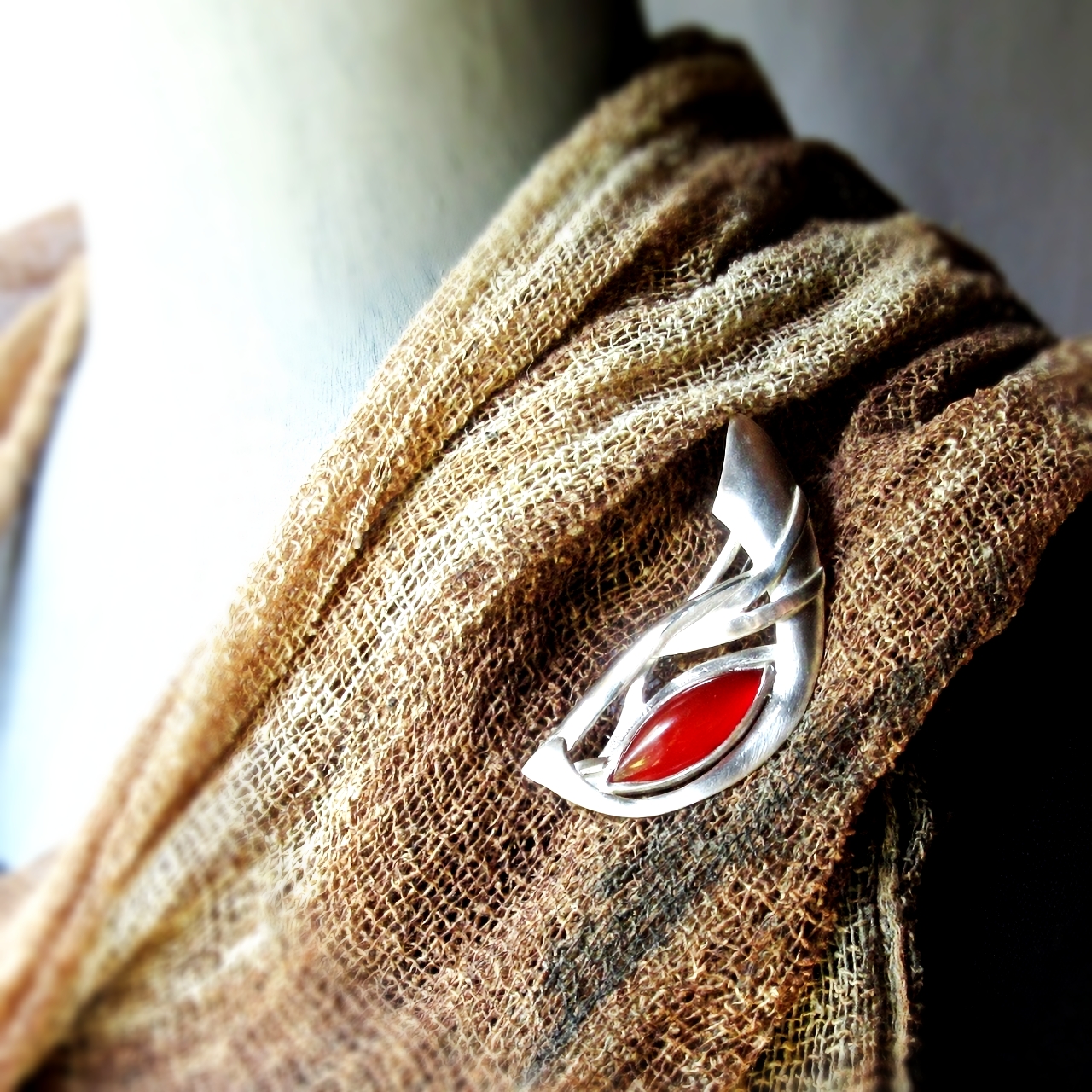 シルバーブローチ - Search / X