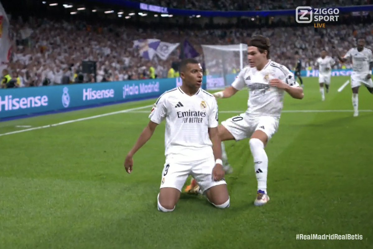 Quotidien_Sport's tweet photo. Kylian Mbappé marque son premier but en Liga avec le Real Madrid ! ✨🩶

#RealMadridRealBetis