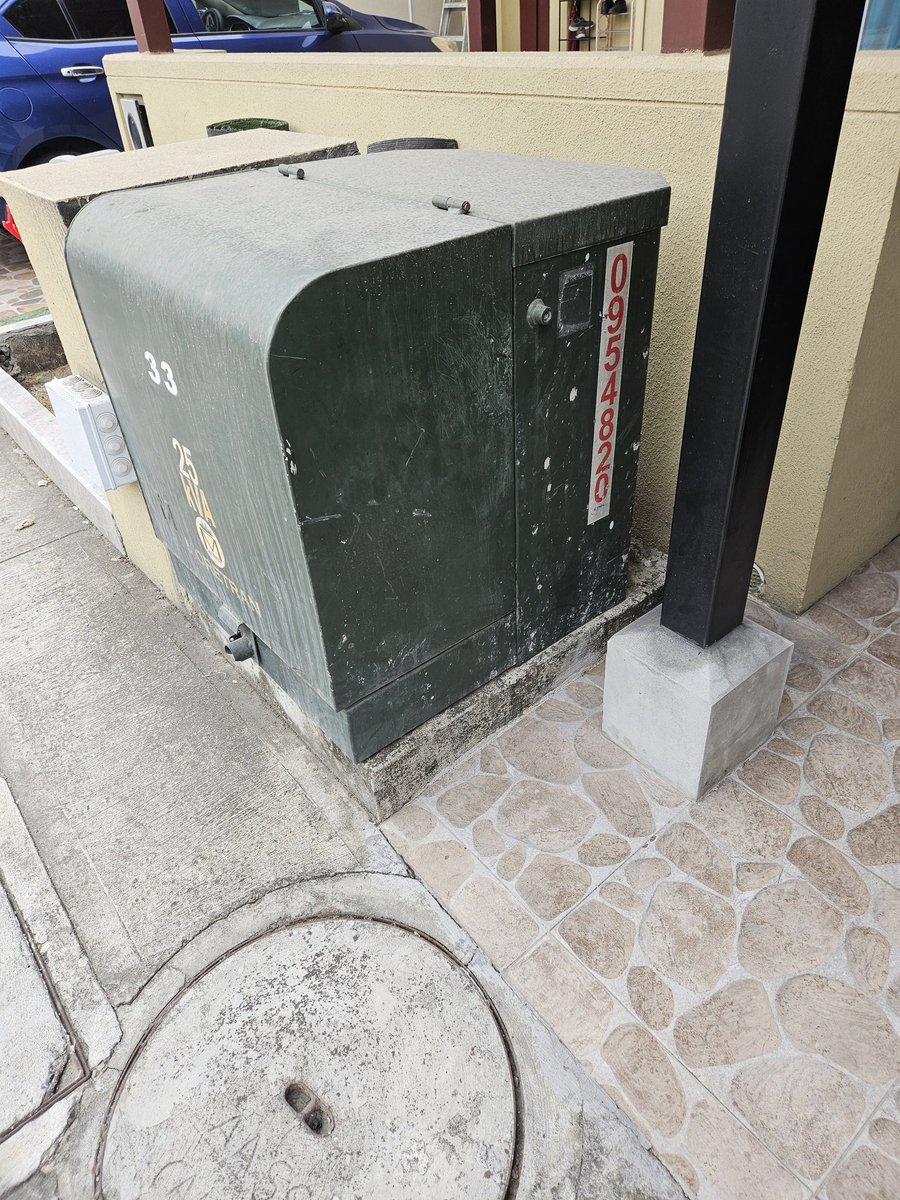 pjvillac's tweet photo. Estimados sres @CNEL_EP  @servicioscnelep  hemos reportado en varias ocasiones a las patrullas de cnel q el cajetin q distribuye la energia en la mz9 de la urb la rioja etapa canaria los contactos estan sulfatados. Por favor su ayuda con el mantenimiento q hacen corto https://t.co/g9IBxPI2DT