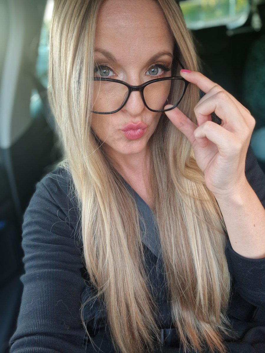 Aliceexpose's tweet image. Retweet the slut Anna as much as you can 😍