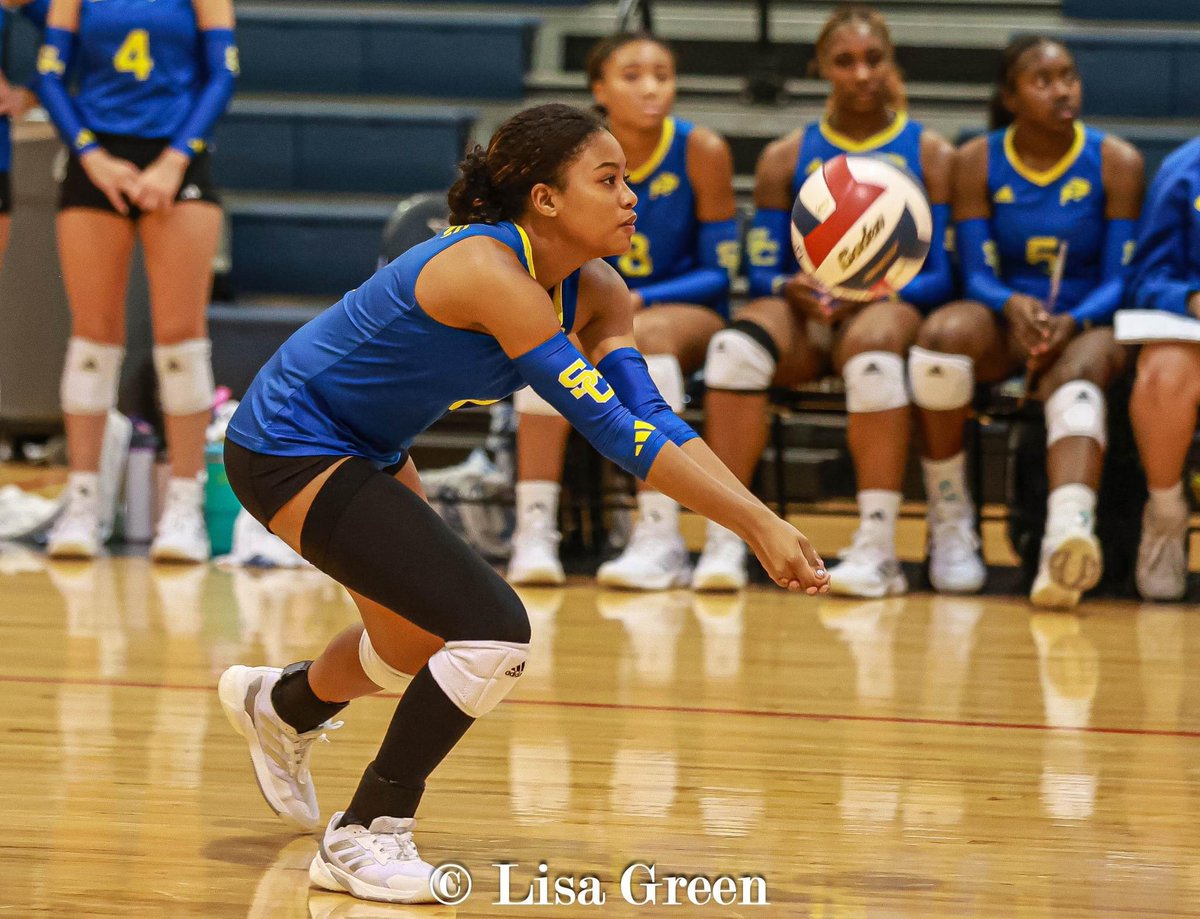 ClemensASBC's tweet photo. Lisa Green caught some great pics of our @samuelclemensvb team in action last weekend at the Smithson Valley Tournament! Let's gooo Ladies!
Catch them in action on 9/4 vs Antonian at Home. It's Senior night!
π¦¬ππ¦¬π
#GoLadyBuffs #SeniorNight #txhsvb https://t.co/OJrdf2L6bK