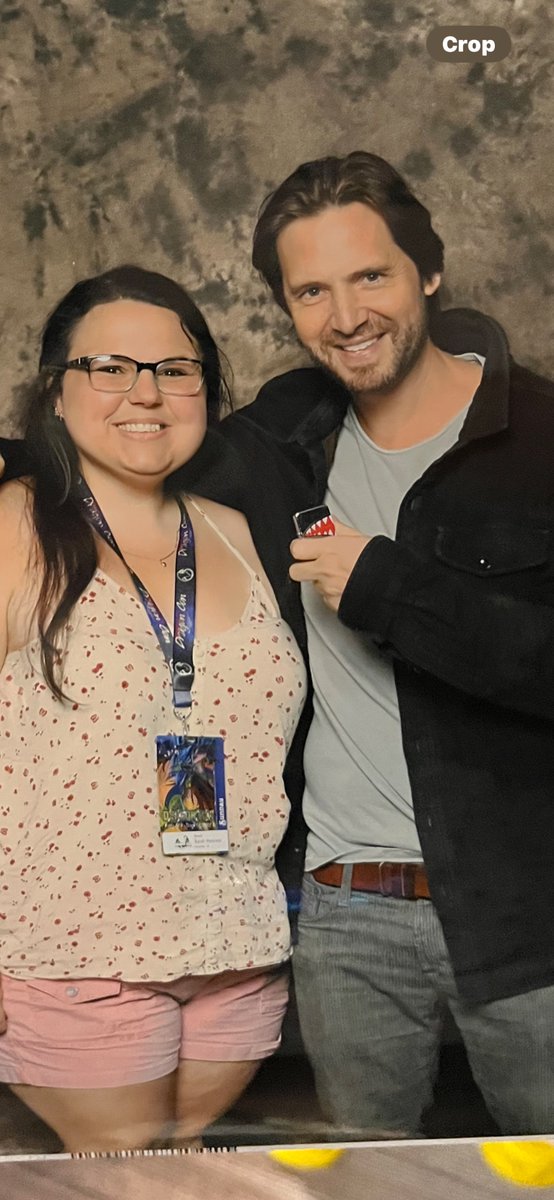 YellowPantsLass's tweet photo. Thanks @AaronAStanford , @emilyhampshire and @AmandaSchull for being so awesome and cool to hang out with! Enjoy the bracelets! https://t.co/Xu0dh7a7SV