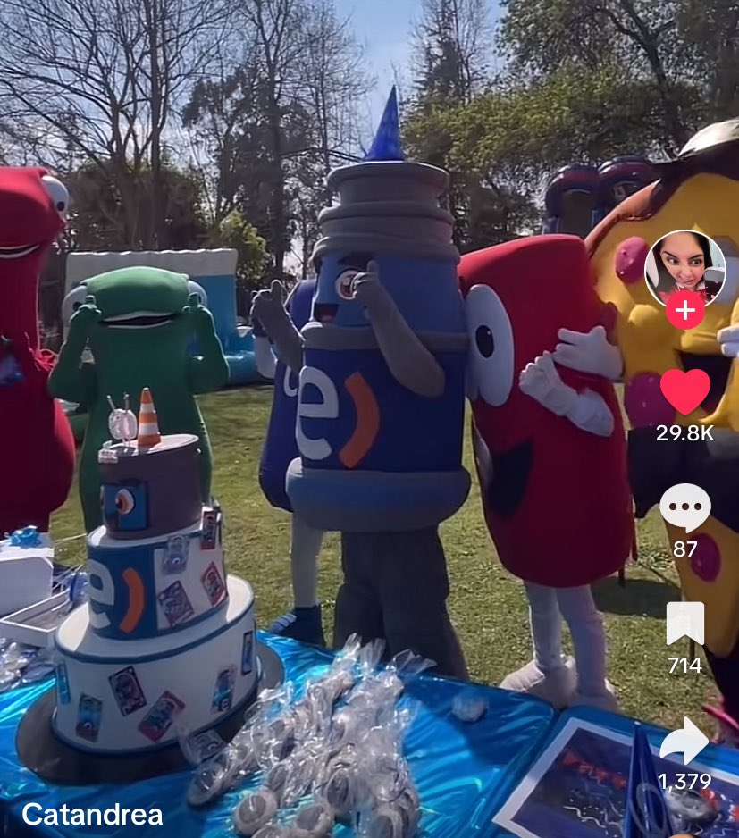 stateofchae's tweet photo. encuentro el peak de la comedia que entel haya celebrado su cumpleaños con su corpóreo invitando a los corpóreos de otras marcas https://t.co/7DukEakv6h