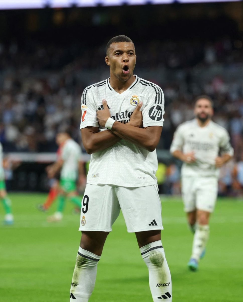 Real Madrid Fans 🤍 tweet media