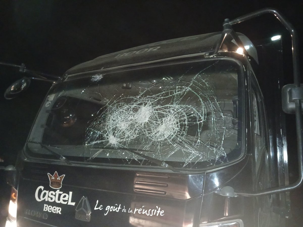 maozigabe's tweet image. #RDC : DES TROUBLÉS SIGNALÉS DANS LA PARTIE NORD DE LA VILLE DE #GOMA PRÉCISÉMENT À #MAJENGO ET #BUHENE EN TERRITOIRE DE #NYIRAGONGO AU #NORD_KIVU . NOS SOURCES PRÉCISENT QU'IL Y A DE BLESSÉS DONT UN PÈRE DE FAMILLE ET DES DÉGÂTS MATÉRIELS . UN VÉHICULE DE CASTEL EST CAILLASSÉ .