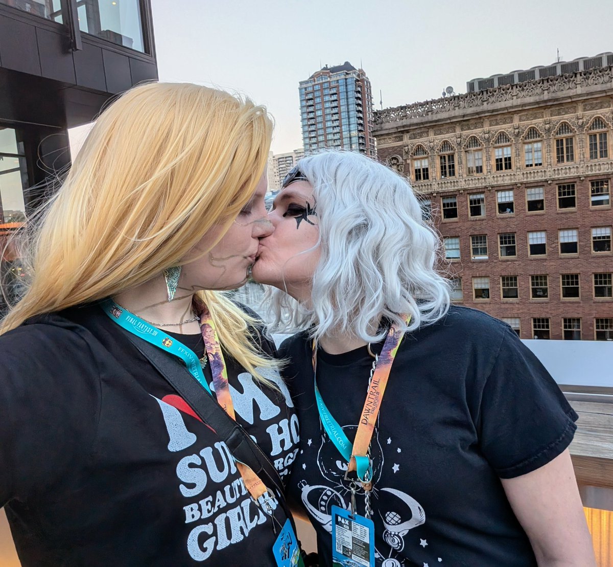 She's the Isobel to my Aylin 💖✨🌙

Casual cosplay with <a href="/HeyAnora/">⛥Anora⛥</a> at PAX yesterday :)