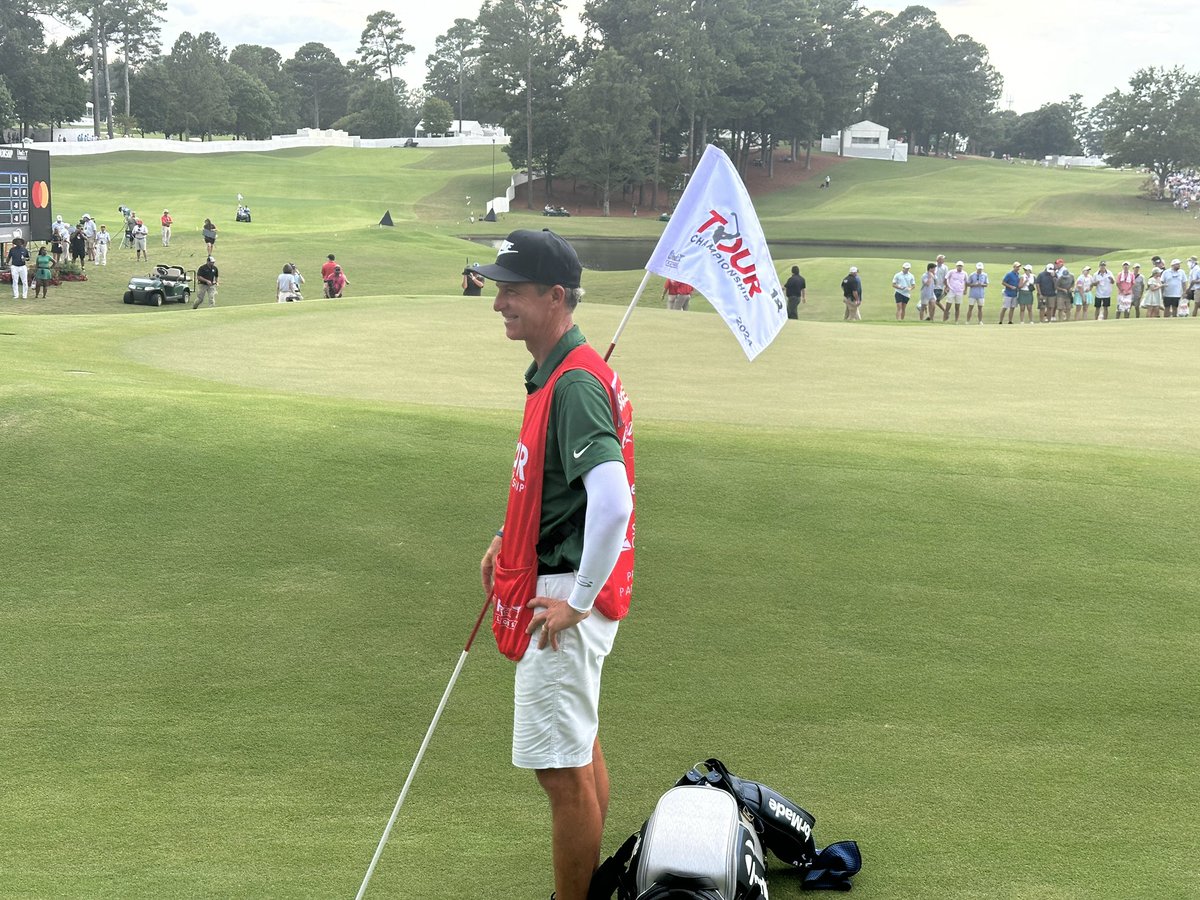 AdamSchupak's tweet photo. Teddy takes the flag. All-time caddie season. Amazing. https://t.co/kNgWpHJ4ZT