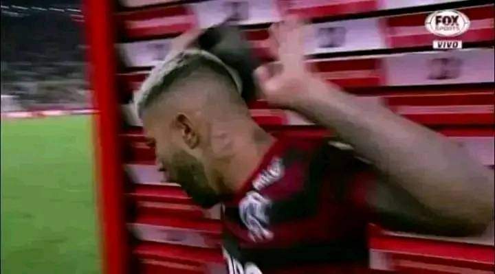 "Vc não pode se estressar só pq o flamengo perdeu pra um time morto"

Eu: