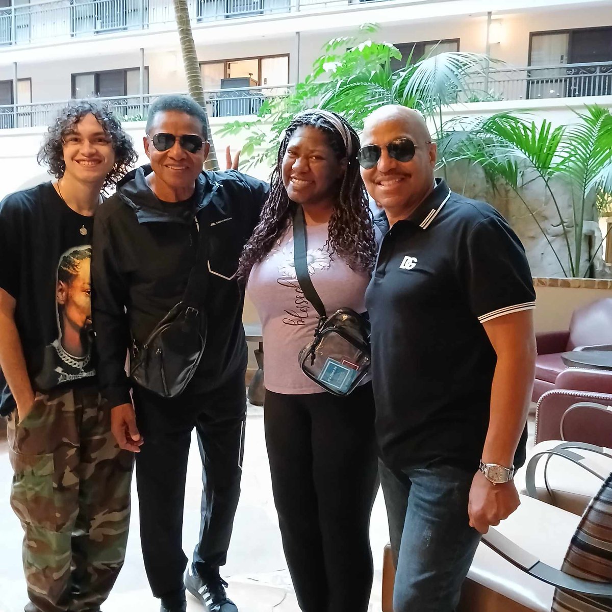 Trish_T's tweet photo. I spent the weekend in Los Angeles to go to the #FoolInLoveFest. While eating breakfast at the hotel yesterday, I spotted #TheJacksons! Jackie and Marlon were so nice! https://t.co/NArd3RGKUH
