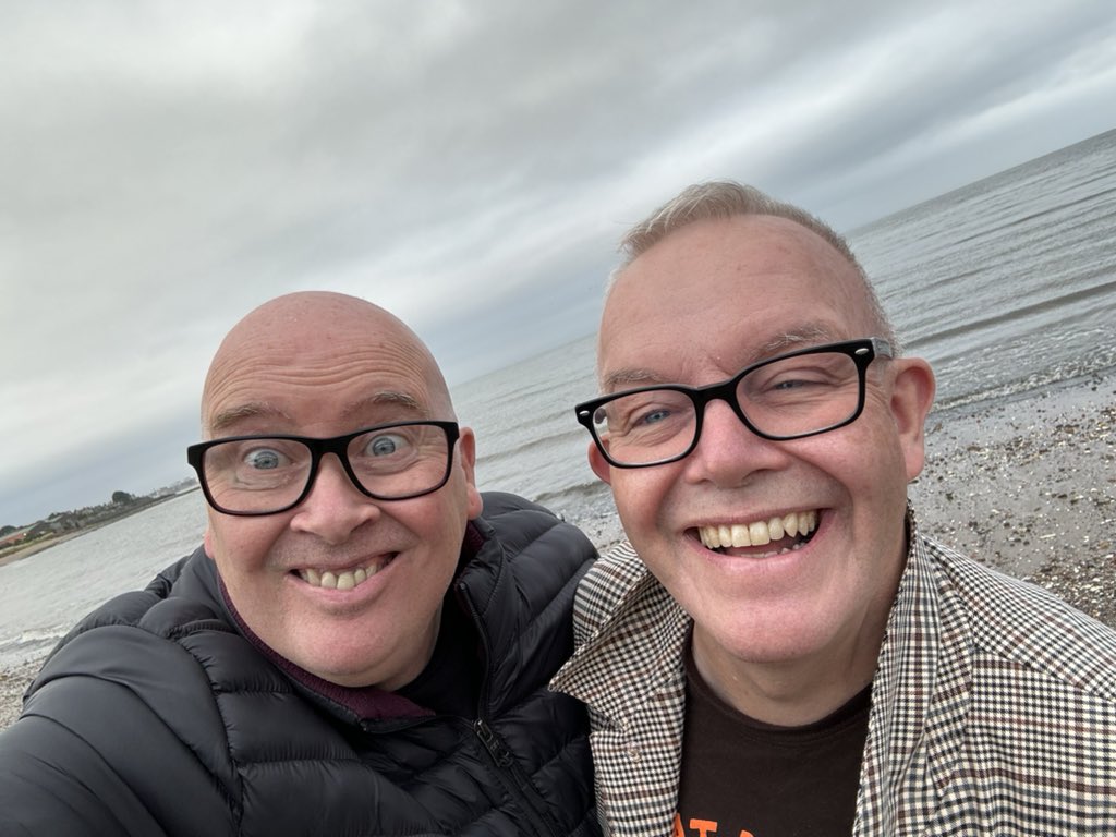 MartGray's tweet photo. Pre-supper beach wander with @Edisteve339 https://t.co/HiLshYWUIu