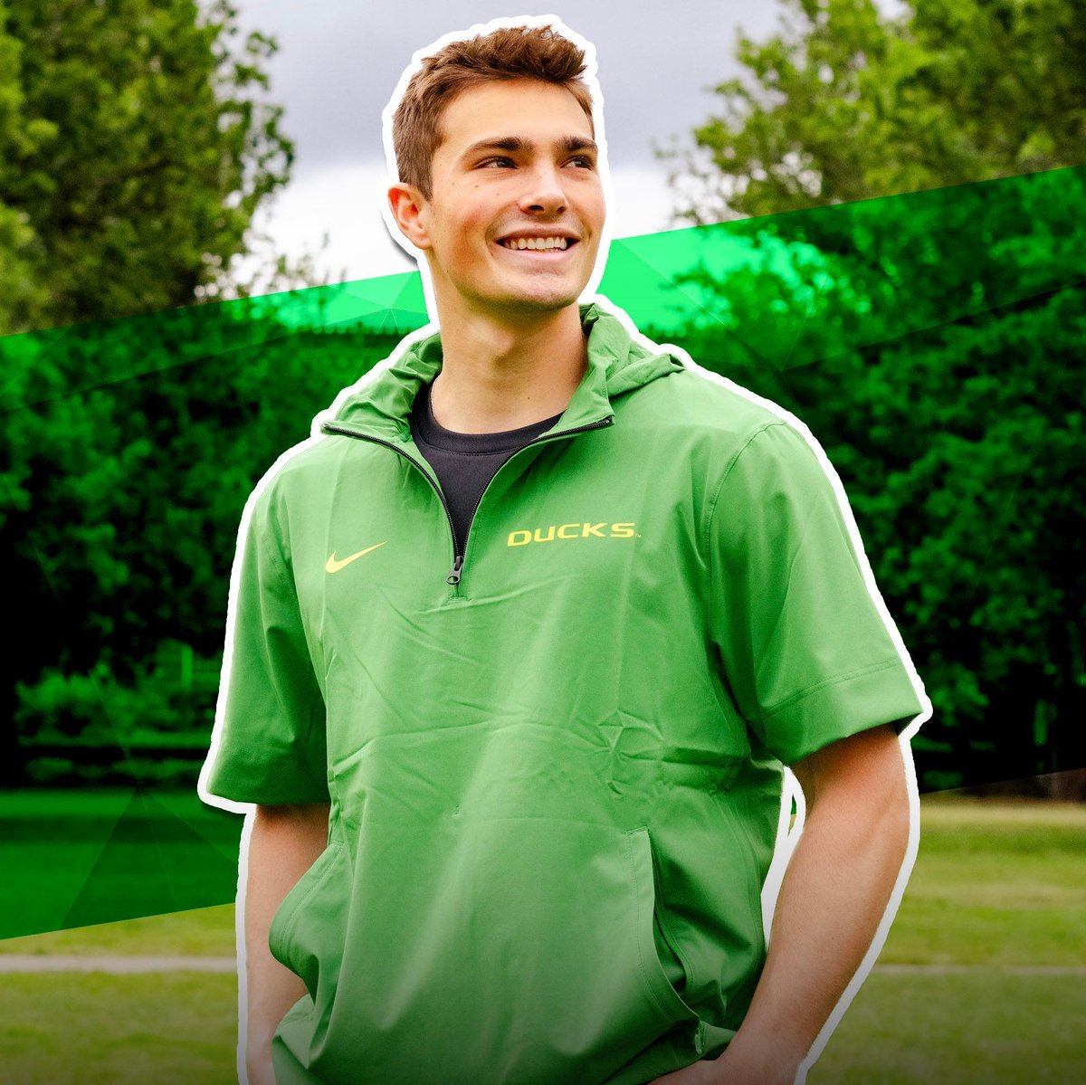 TheDuckStore's tweet photo. Get the gear you see on the sidelines this season worn by our UO coaching staff! Check out NEW arrivals to our Nike Coaches collection: https://t.co/wxi7LgIFam  #NewNike #CoachesCollection #GoDucks https://t.co/OUwJKiaO13