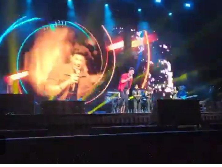 pklearn's tweet photo. Koi kahe kehta rahe @singer_shaan what a night and it has just begun
#LiveLoveLaugh #ShaanSe
#Music and #Fun at its best.
#PARceptions
@cocacolaarena #Dubai https://t.co/JjGMYhgSha