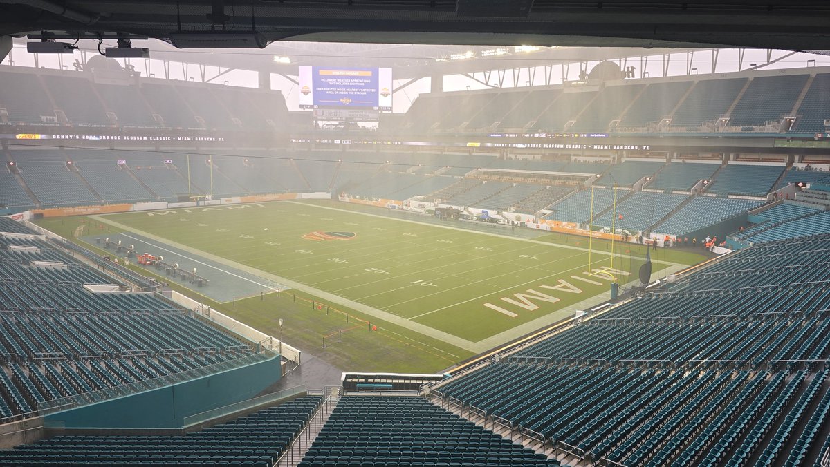 DrB365's tweet photo. It's gonna be an interesting @orangeblossomfc game with the weather that has rolled into Miami Gardens today.

🎙Audio-only broadcast w/me and @BcsnDrew on @MyBCSN1 at 3 pm ET.
➡️ Pregame starts at 2 pm.
#NCCUvsBamaSt #MEACvsSWAC #Week1 #HBCUFB https://t.co/L2sGkQVRNE