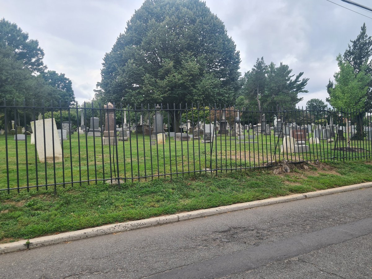 richmul3's tweet photo. In Princetown NJ for long weekend. Went to visit Princetown Graveyard to remind myself how lucky I am to be alive. Despite walking virtually the whole way around it I could not find the entrance. It seems in Princetown if u want to visit the graveyard it is only through death!! https://t.co/l7CnVyaT8c