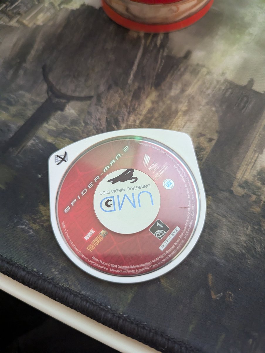 DebugDrawRay's tweet image. I visited rtvs at pax West and all I got was a ruined spiderman 2 umd @socpens @Baaulp  @hp_hollowtones @Trogort
