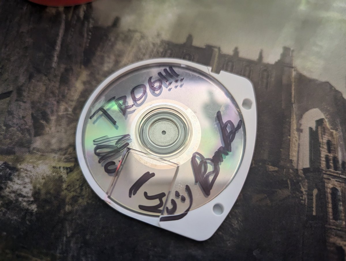 DebugDrawRay's tweet image. I visited rtvs at pax West and all I got was a ruined spiderman 2 umd @socpens @Baaulp  @hp_hollowtones @Trogort