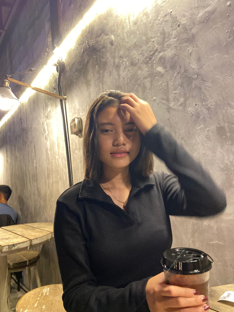 Malahjadimobal's tweet photo. Gak siap sih tapi berkat fotografer handal si biloch diriku jadi terlihat lumayan lah 😅 https://t.co/9DZd5PkhqO