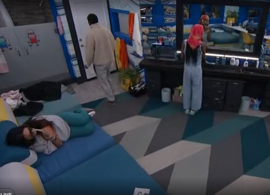 BBLiveUpdaters's tweet photo. #BB26Feeds are back. T'kor, Rubina, and Cam are starting to get ready for the day. https://t.co/w6N2XqKbWf