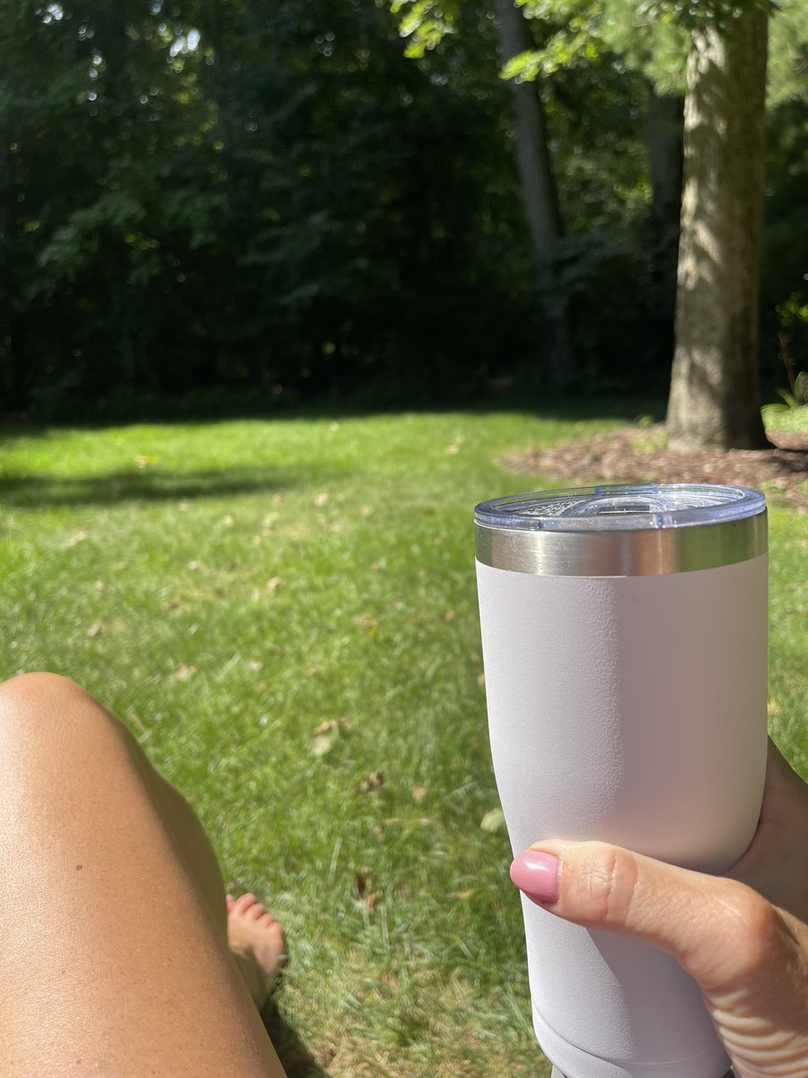 karrie_joy's tweet photo. Instead of my very, very long to-do list, I’m doing very, very little! Maybe later…..maybe not! 🤷🏼♀️😂
#summerdays
#laundrycanwait
#icancleanthiswinter😂
#chooseyou
#choosehappy https://t.co/n3xiZGmVrv