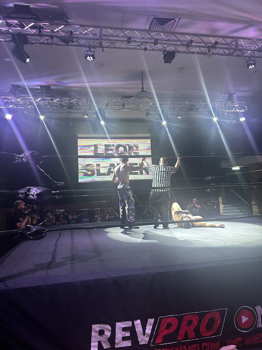 RasslinRhapsody's tweet image. BANGER🔥🔥🔥🔥

Leon Slater and Jay Joshua killed it!!

#revpro #LiveinLondon