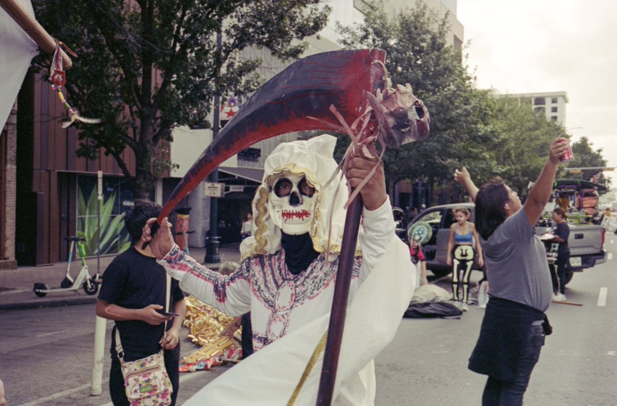 I have a light box tweet media