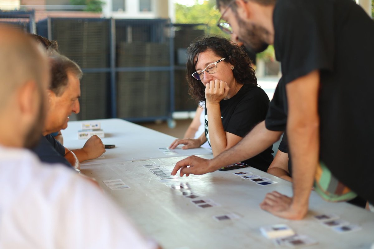 😊 Torneig de Palau Històric a la plaça de Ca l'Estruch! Es tracta d'un joc de taula únic, creat per l’entitat <a href="/PalauMedieval/">PalauMedieval</a> i basat en la història del nostre municipi. Una manera divertida de descobrir i competir alhora! 👏

#fmpsip #ViulaFestaMajor