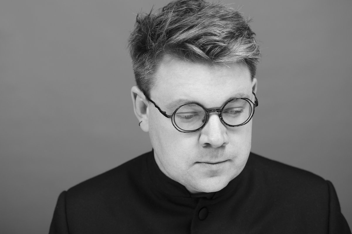 New website up and running! 

You can find info about upcoming concerts and a collection of videos and sound of some of my work to date. 

Mx

marksimpsonmusic.com